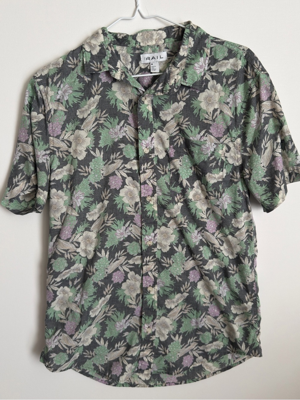 The Rail Men’s Floral Button Up Short Sleeve Size Medium